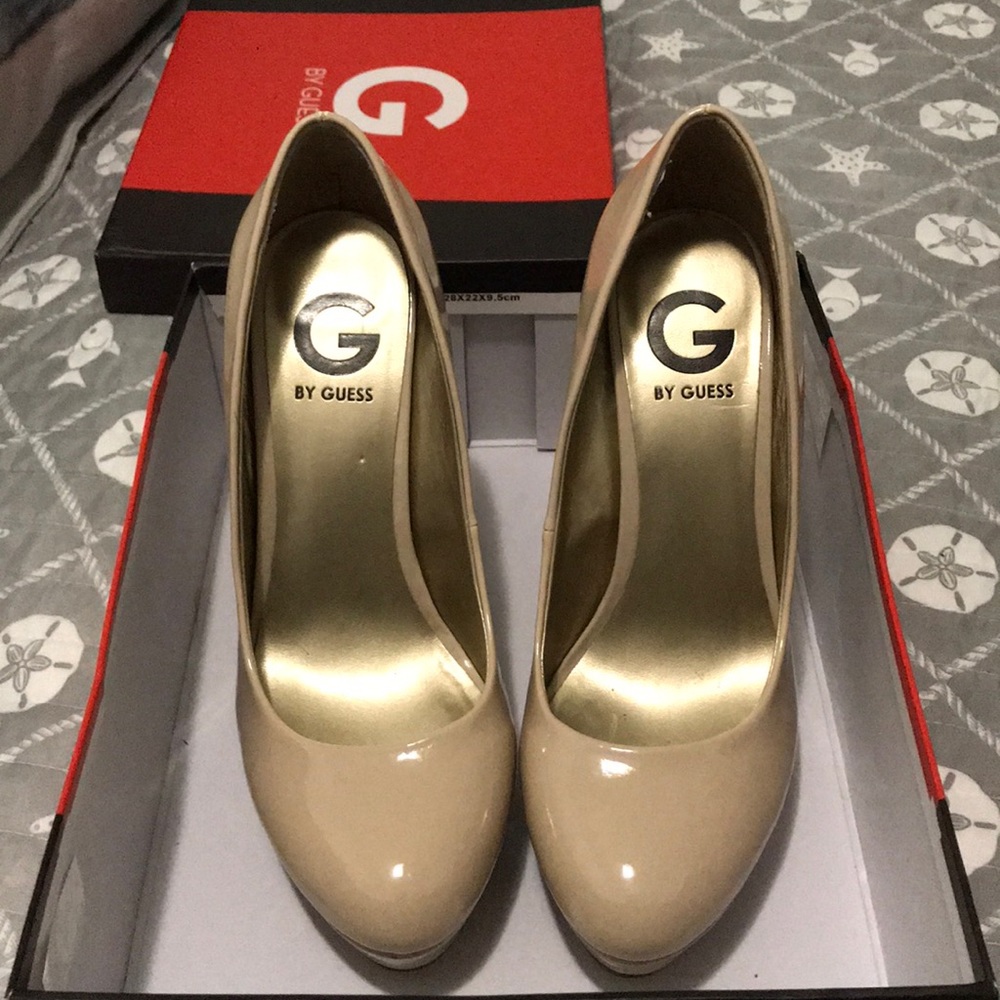 Never been worn - Guess beige pumps